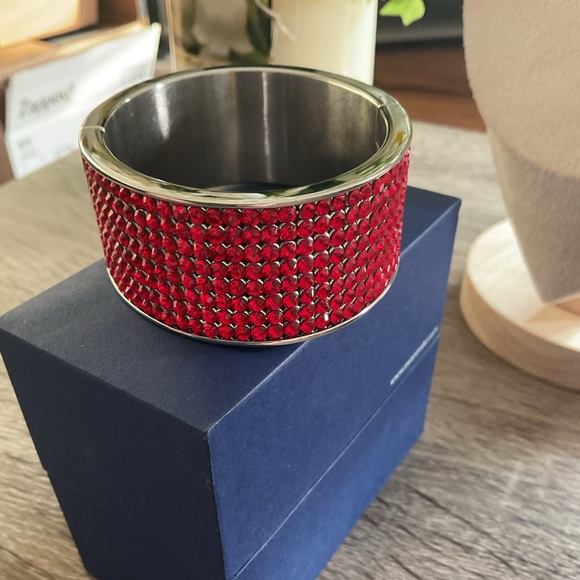Beautiful Swarovski Scarlet Crystal Cuff Bracelet - Picture 6 of 7